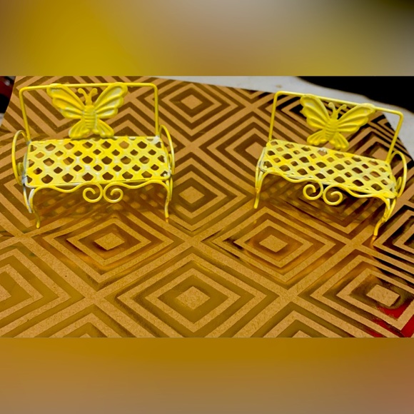 Set of 2 Tiny Yellow Butterfly Benches - Picture 5 of 7